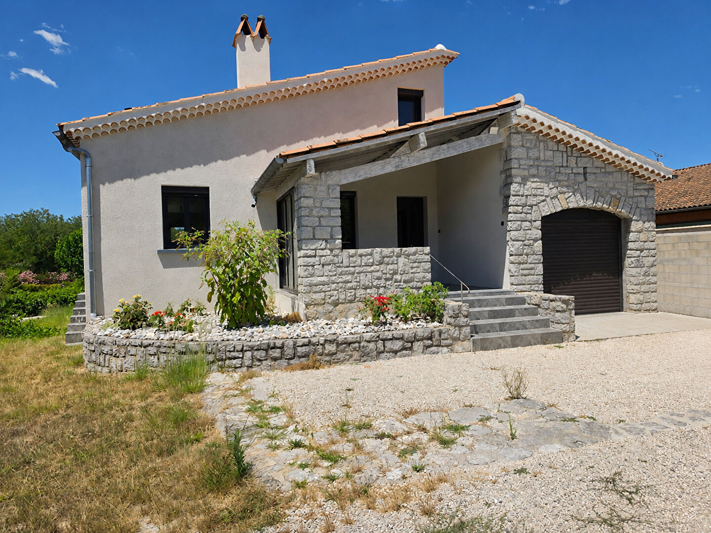 Maison familiale avec piscine et terrain constructible