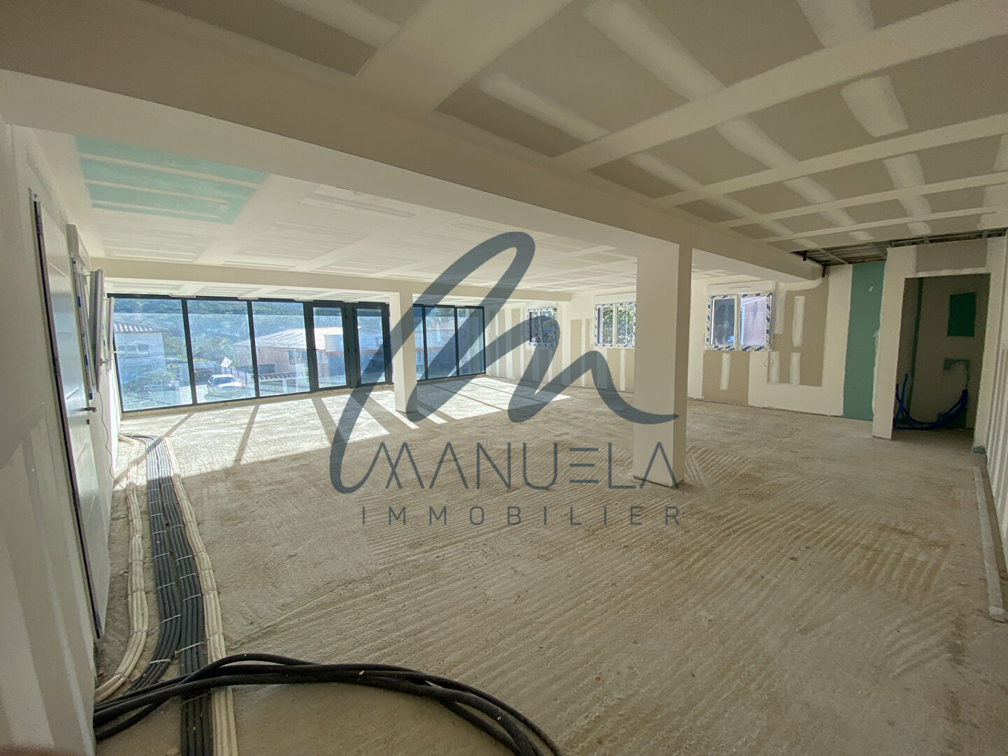 Photo Local professionnel brut image 1/6