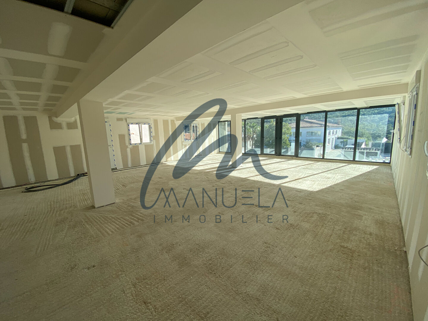 Photo Local professionnel brut image 2/6