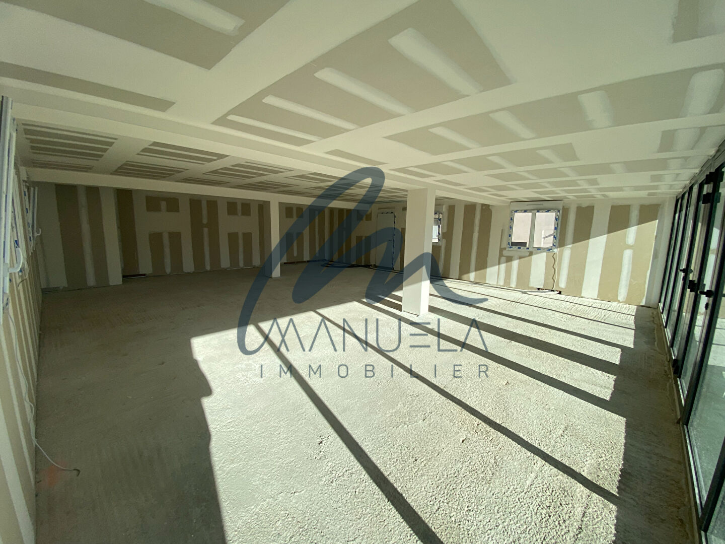 Photo Local professionnel brut image 3/6