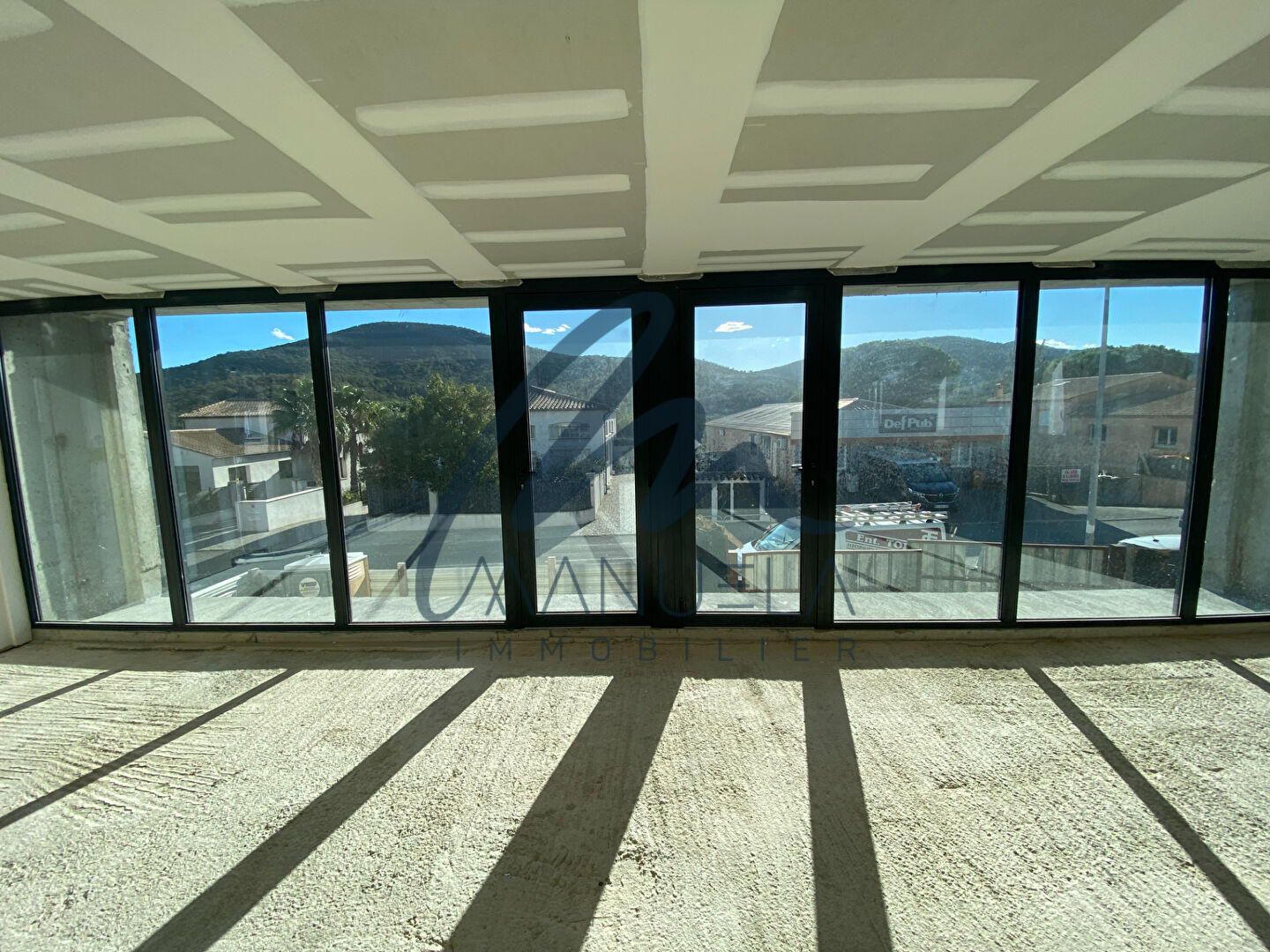 Photo Local professionnel brut image 5/6