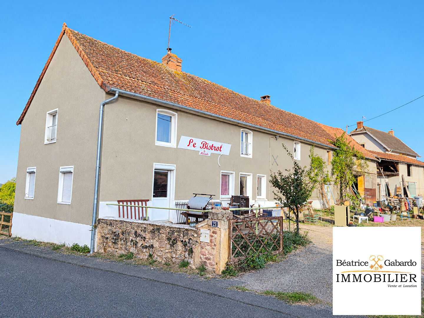 MAISON EN PIERRE AVEC DÉPENDANCES ET FORT POTENTIEL