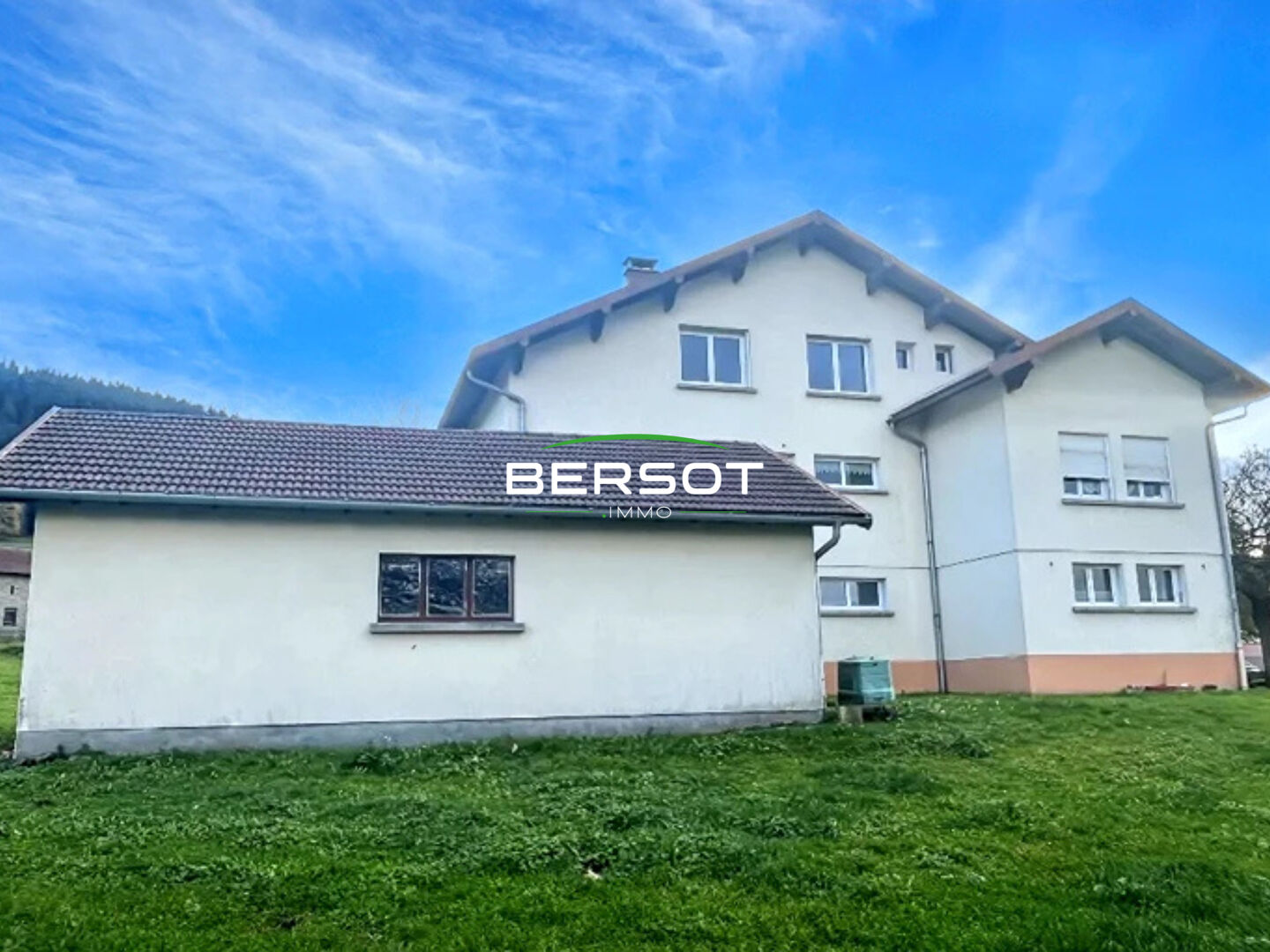 Vaste maison proche frontière suisse