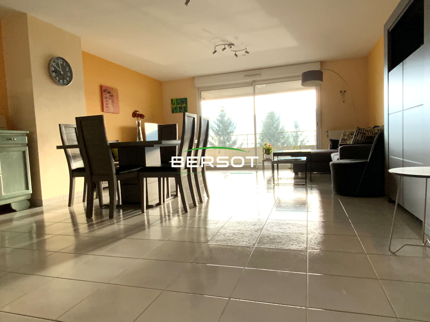 Superbe appartement avec terrasse proche de la Suisse