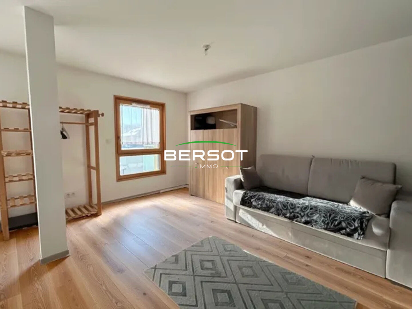 Charmant appartement avec grande terrasse au centre-ville