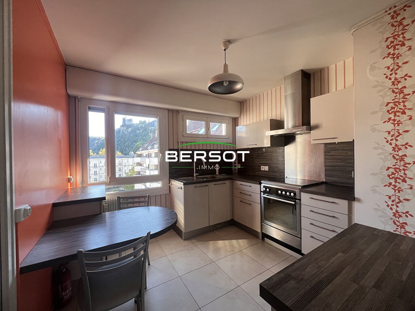 T3 de près de 80m² au centre Ville avec balcon, garage et cave