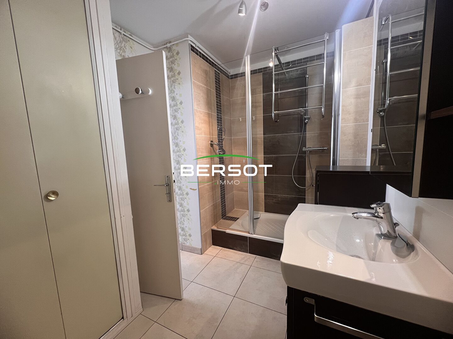 Photo T3 de près de 80m² au centre Ville avec balcon, garage et cave image 5/6