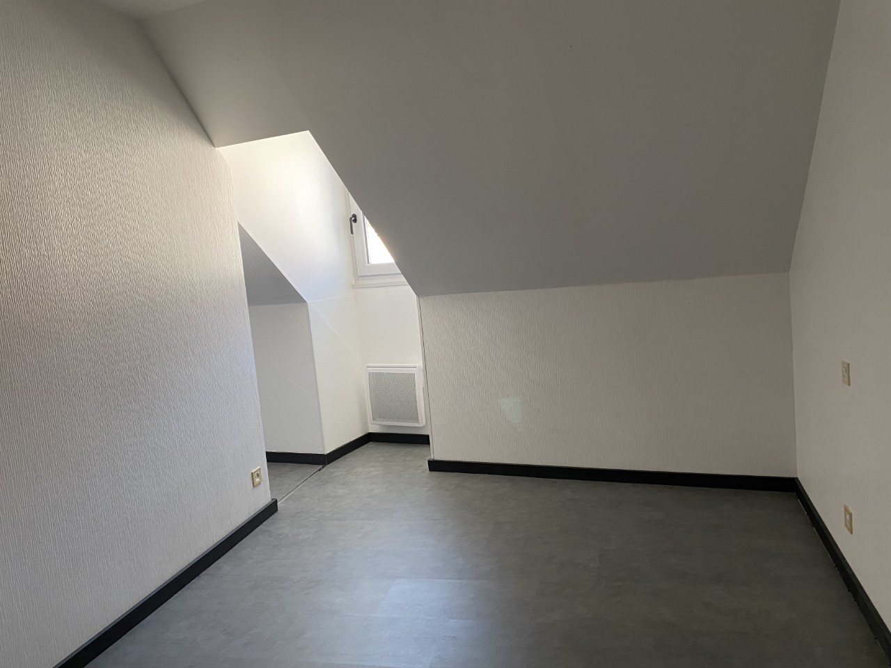 Photo T4 duplex à  louer - Au centre de Baume-les-Dames image 5/6