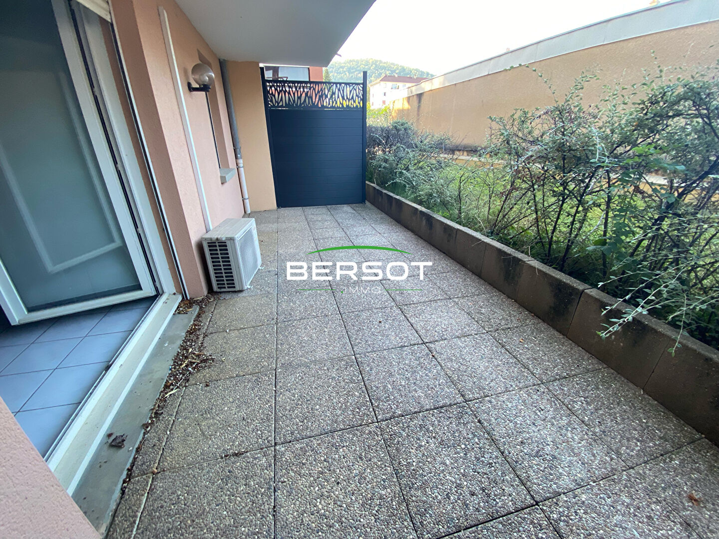 Photo studio meublé  rue de Dole image 3/6