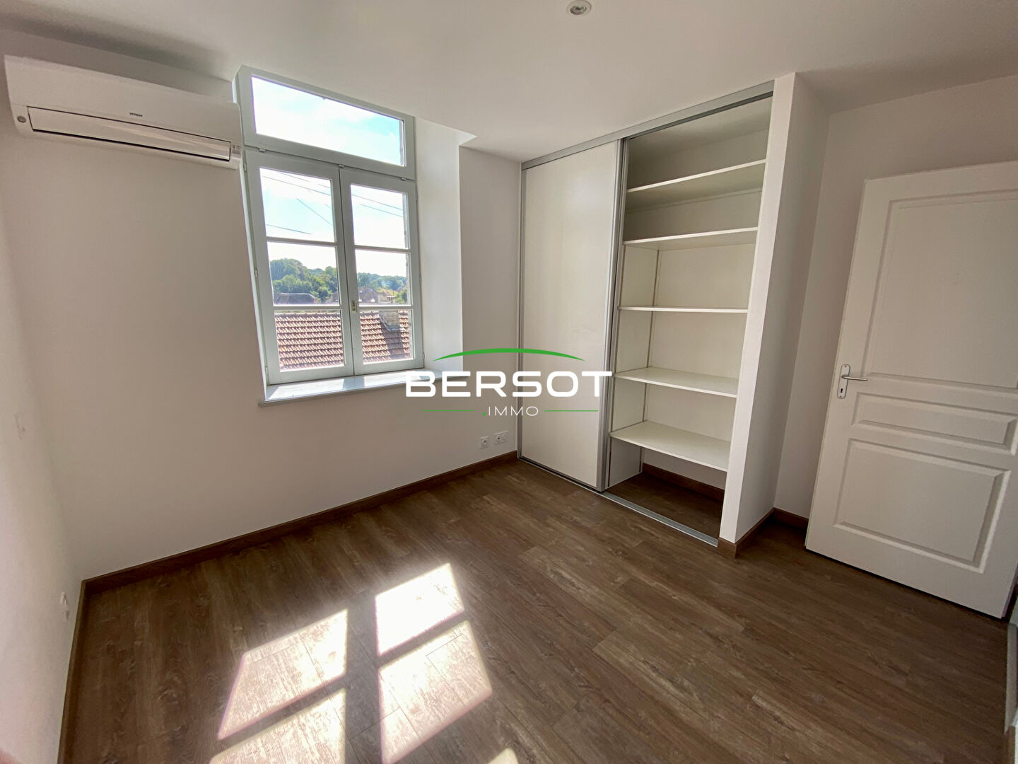 Photo Appartement T3 avec terrasse et cave proche de RIOZ image 4/6