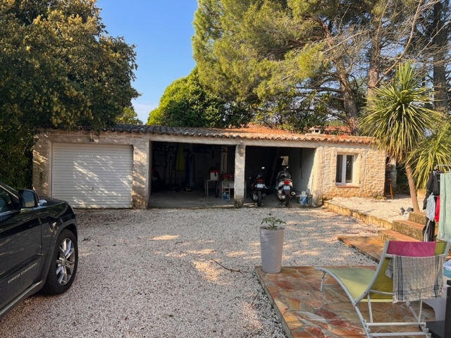 Photo Villa Saint-Maximin 115 m² sur une parcelle de terrain de 1611 m² + garage + atelier + cuisine été image 4/6