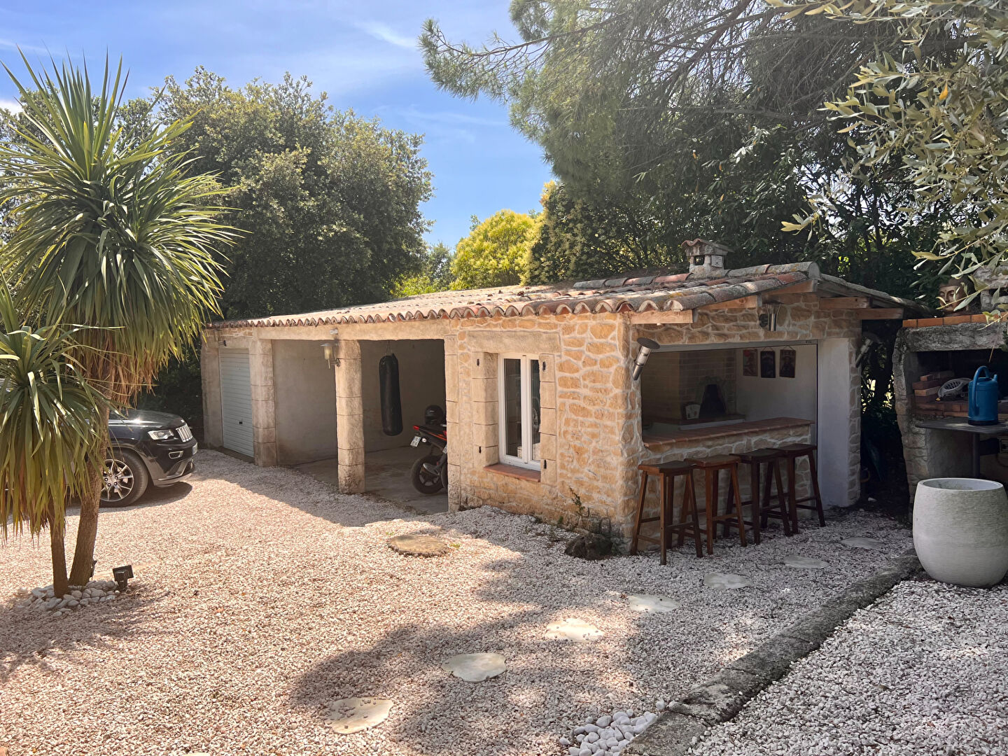 Photo Villa Saint-Maximin 115 m² sur une parcelle de terrain de 1611 m² + garage + atelier + cuisine été image 6/6