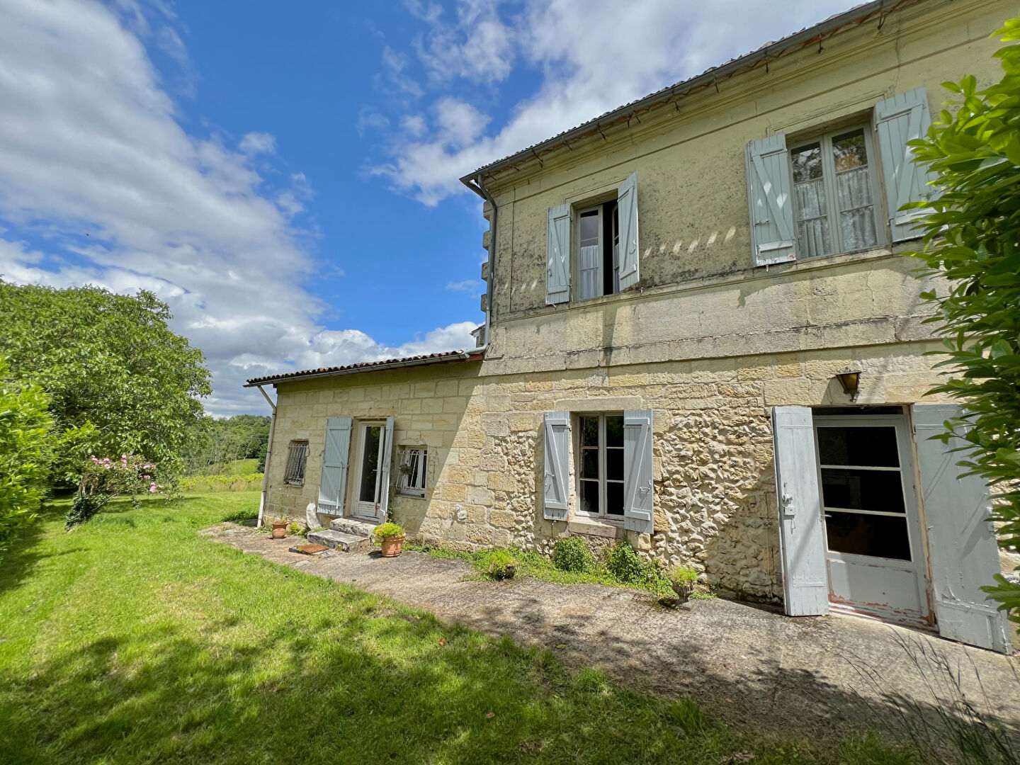 GIRONDE CARIGNAN DE BORDEAUX Houses for sale