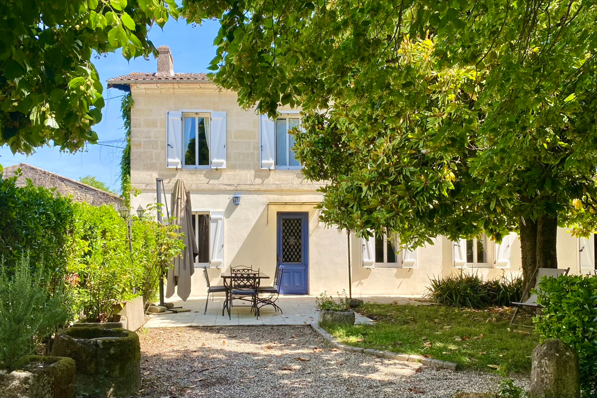 Jolie maison avec plusieurs dépendances