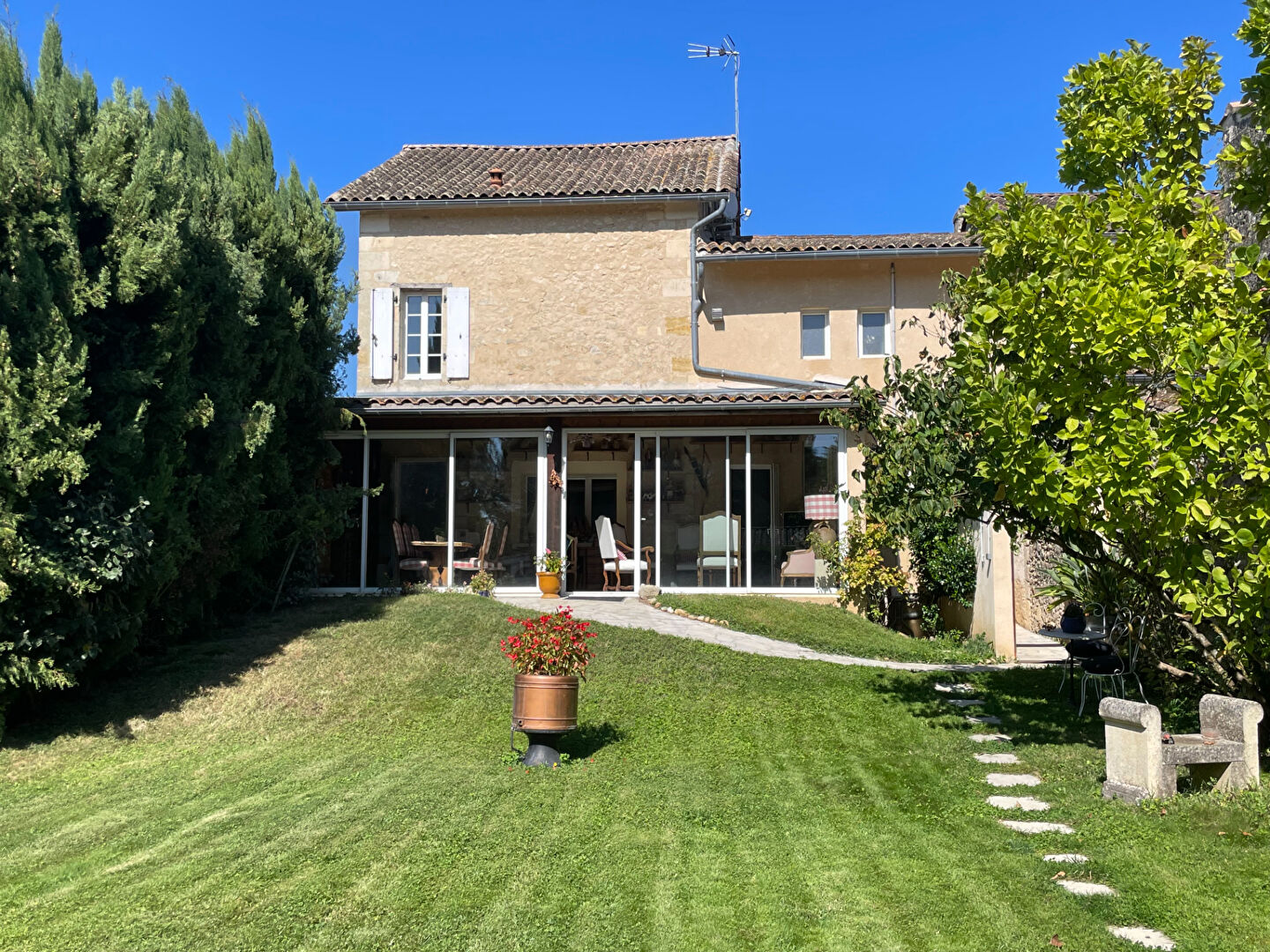 Maison 
RAUZAN
 5104