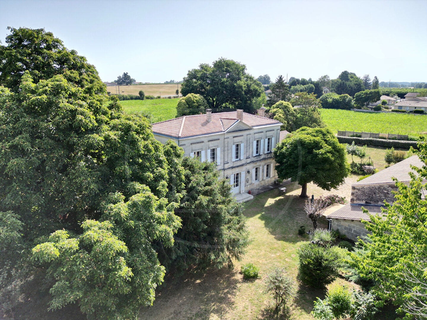 Maison de caractère en pierre de taille avec maison d'invités
