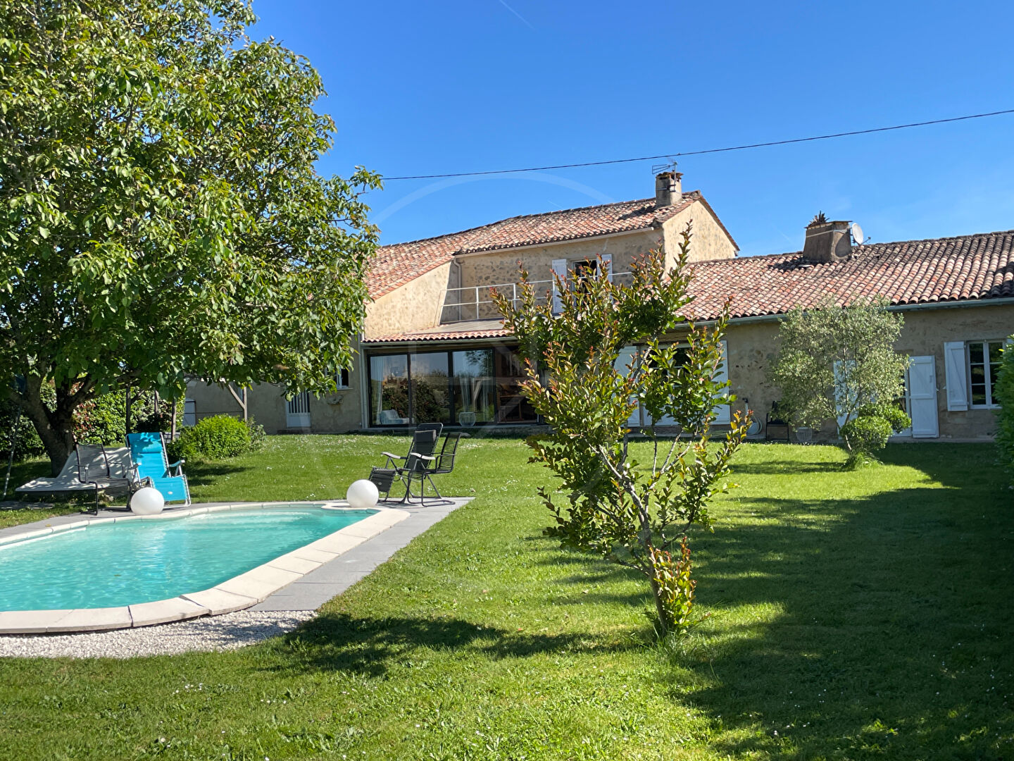 Maison de campagne avec 4 chambres et piscine