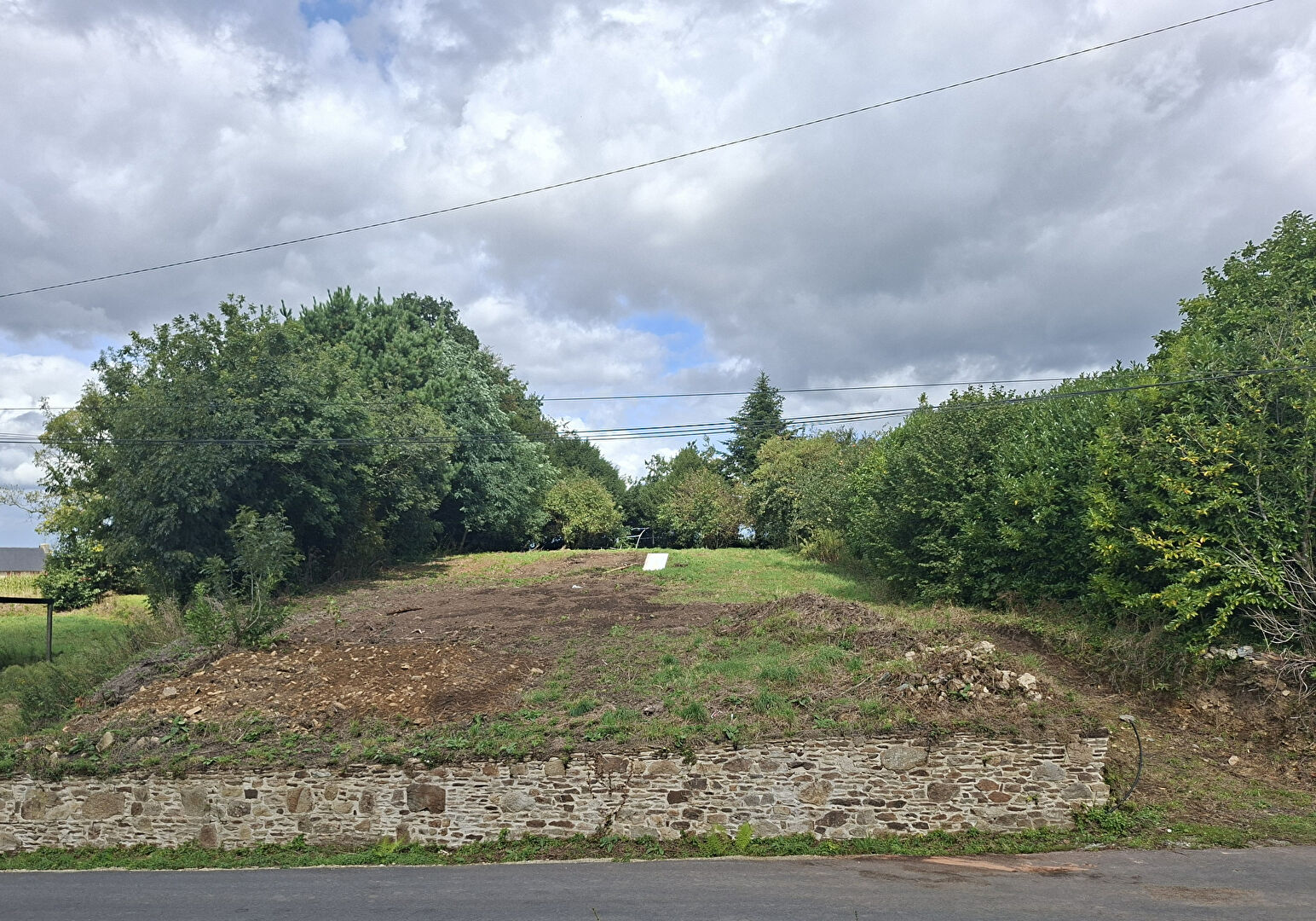 TERRAIN CONSTRUCTIBLE A PLOUGONVEN