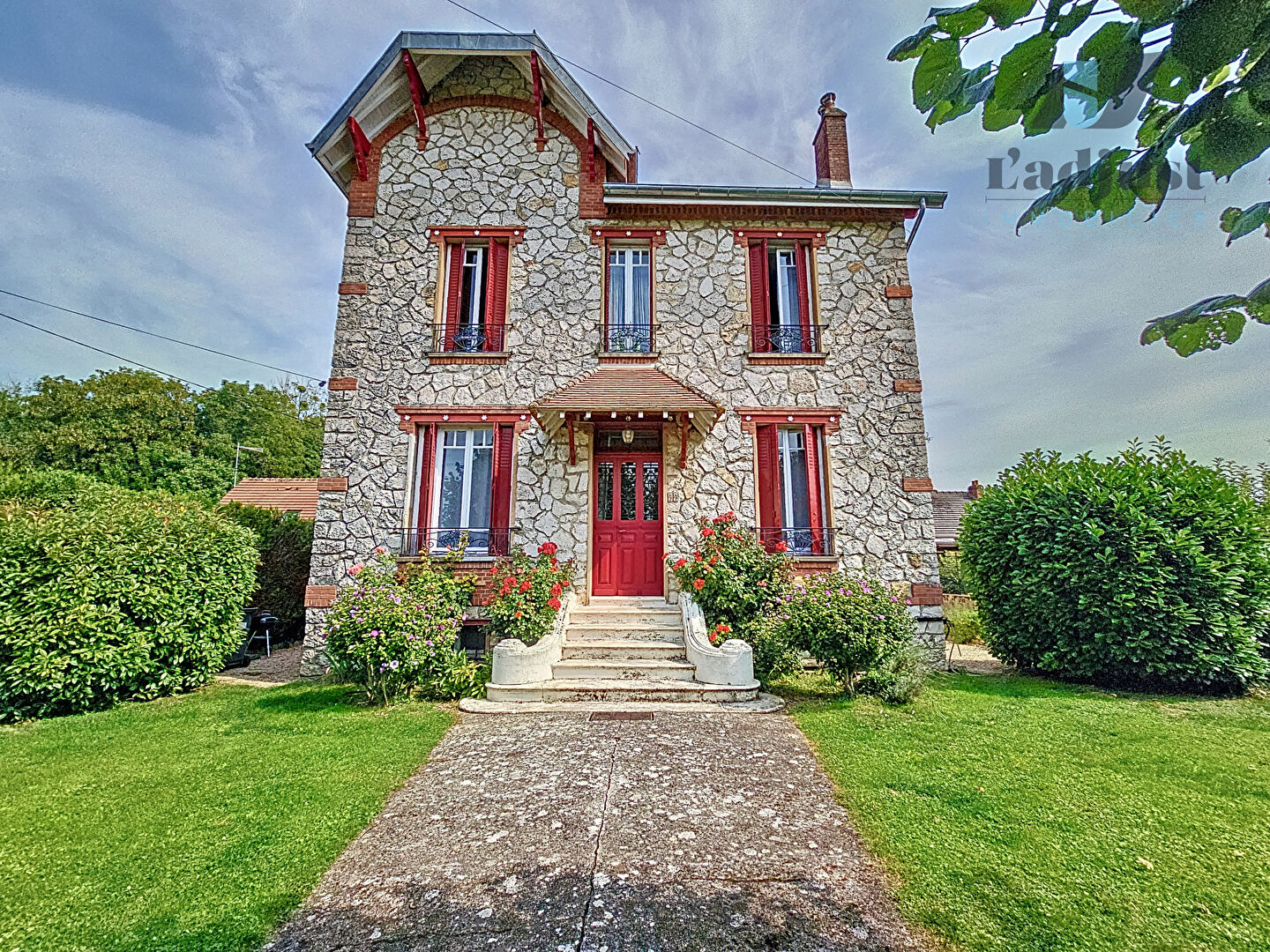 Photo 14mn de MONTERAU-FAULT-YONNE Maison - 7 pièces - Sous-sol total - Grand terrain - garage image 2/6