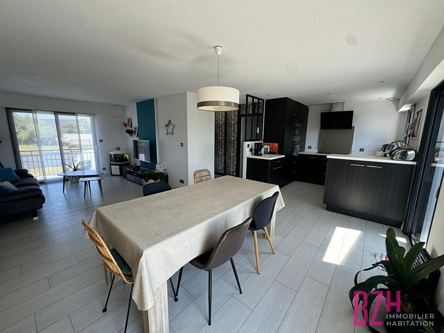 Maison ST AVE de 109 m² habitable et 175 m² au sol - coeur de bourg - sous sol