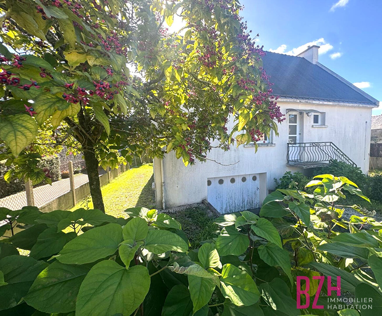 Maison Plaudren  8 pièce(s) - plein bourg - sous sol complet