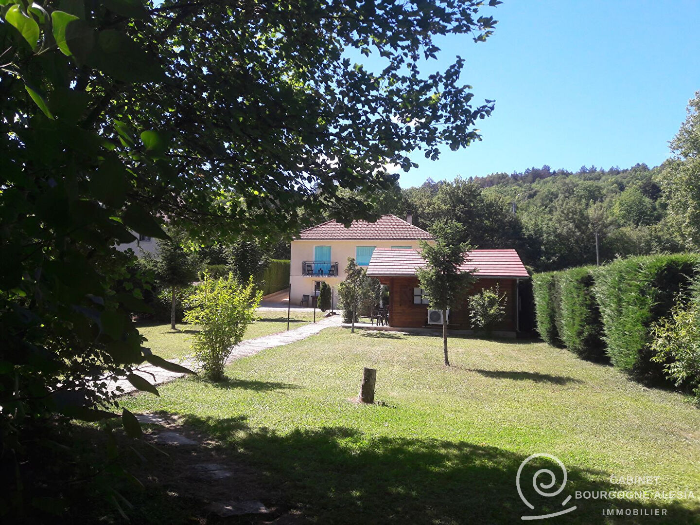 Pavillon proche MONTBARD, gare TGV 1 h de Paris