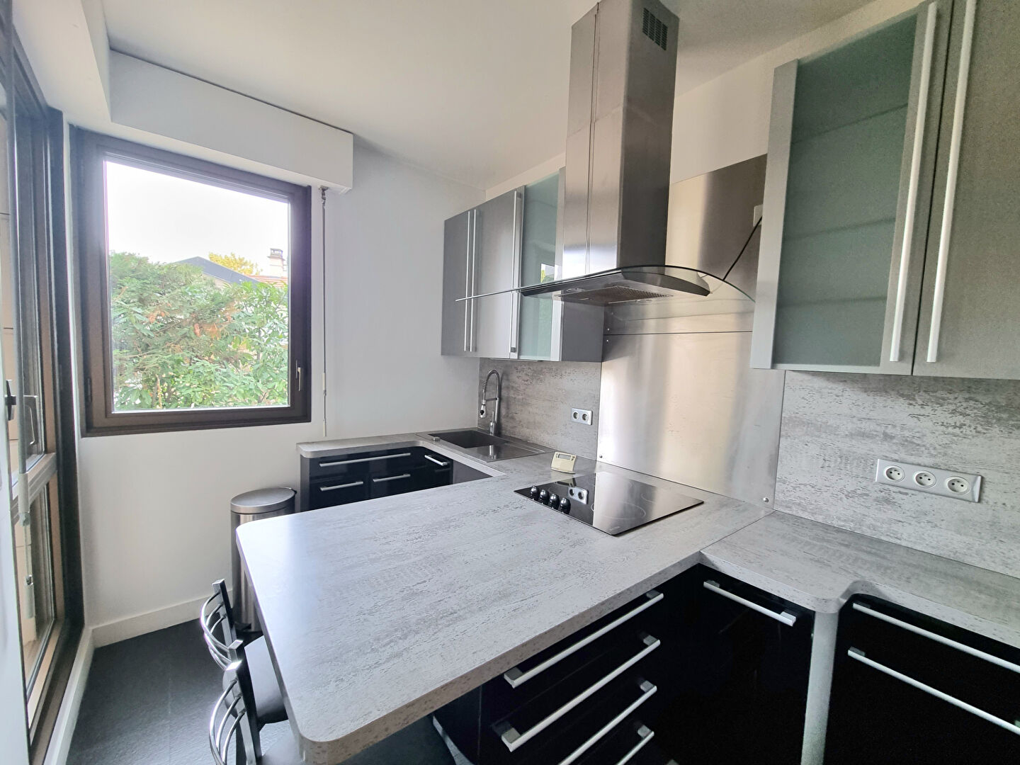 Photo Suresnes - 3 pièces - 2 chambres - Terrasse et parking image 3/6