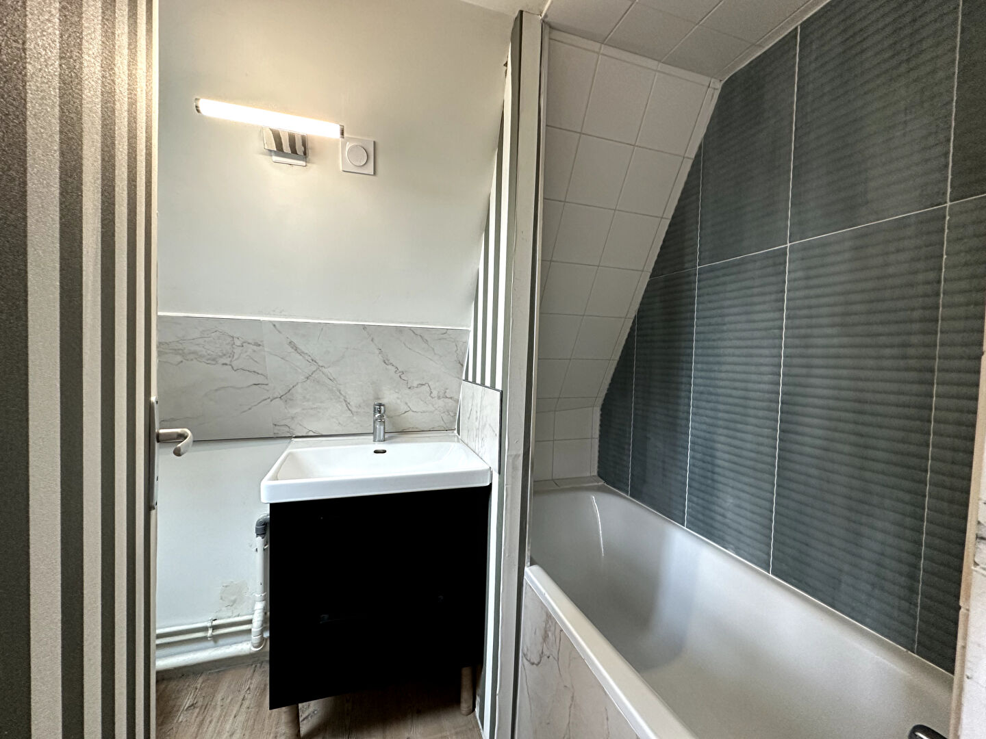 Photo APPARTEMENT  - T1bis - 42,43M2 AU SOL ET 25,99M2 CARREZ - DUPLEX - DERNIER ÉTAGE -LES LICES - PALAIS DES CONGRÈS - image 3/6