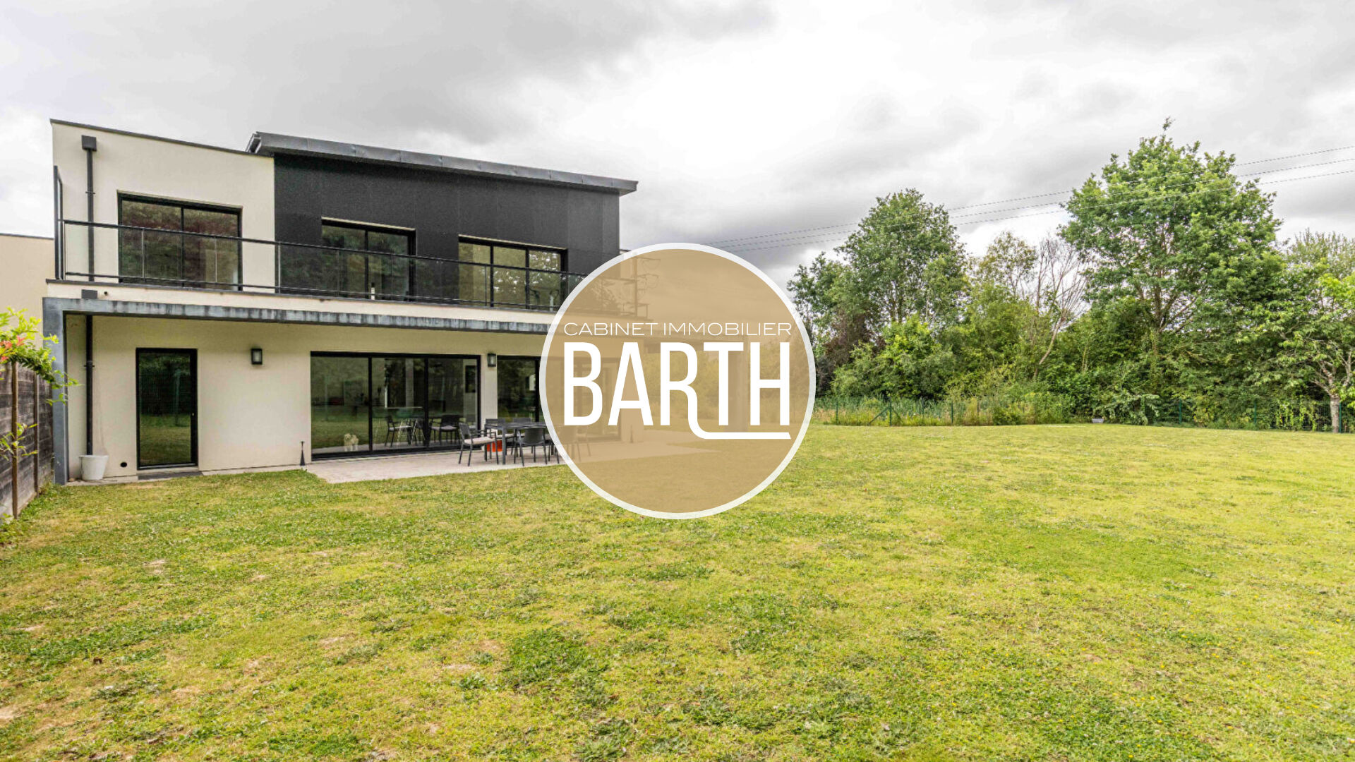 Maison 5 CH, 218.50 m2, terrain exceptionnel avec vue bois