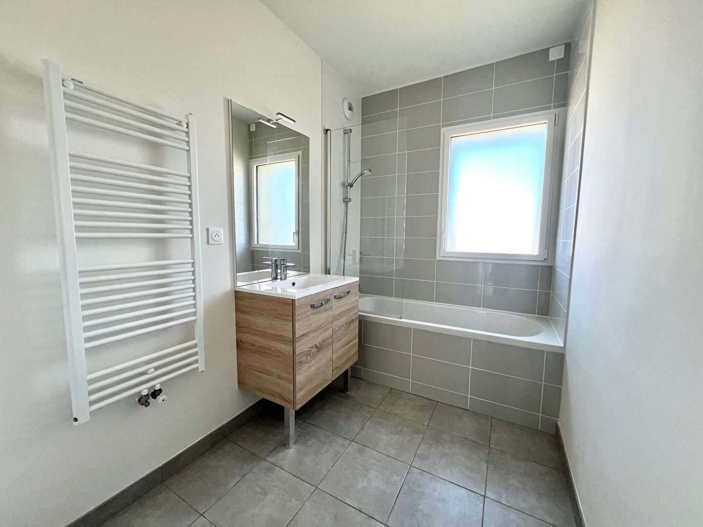 Photo APPARTEMENT TYPE 3 - 71 m2 - PARKING  ET EXTÉRIEUR - RENNES CENTRE image 3/4