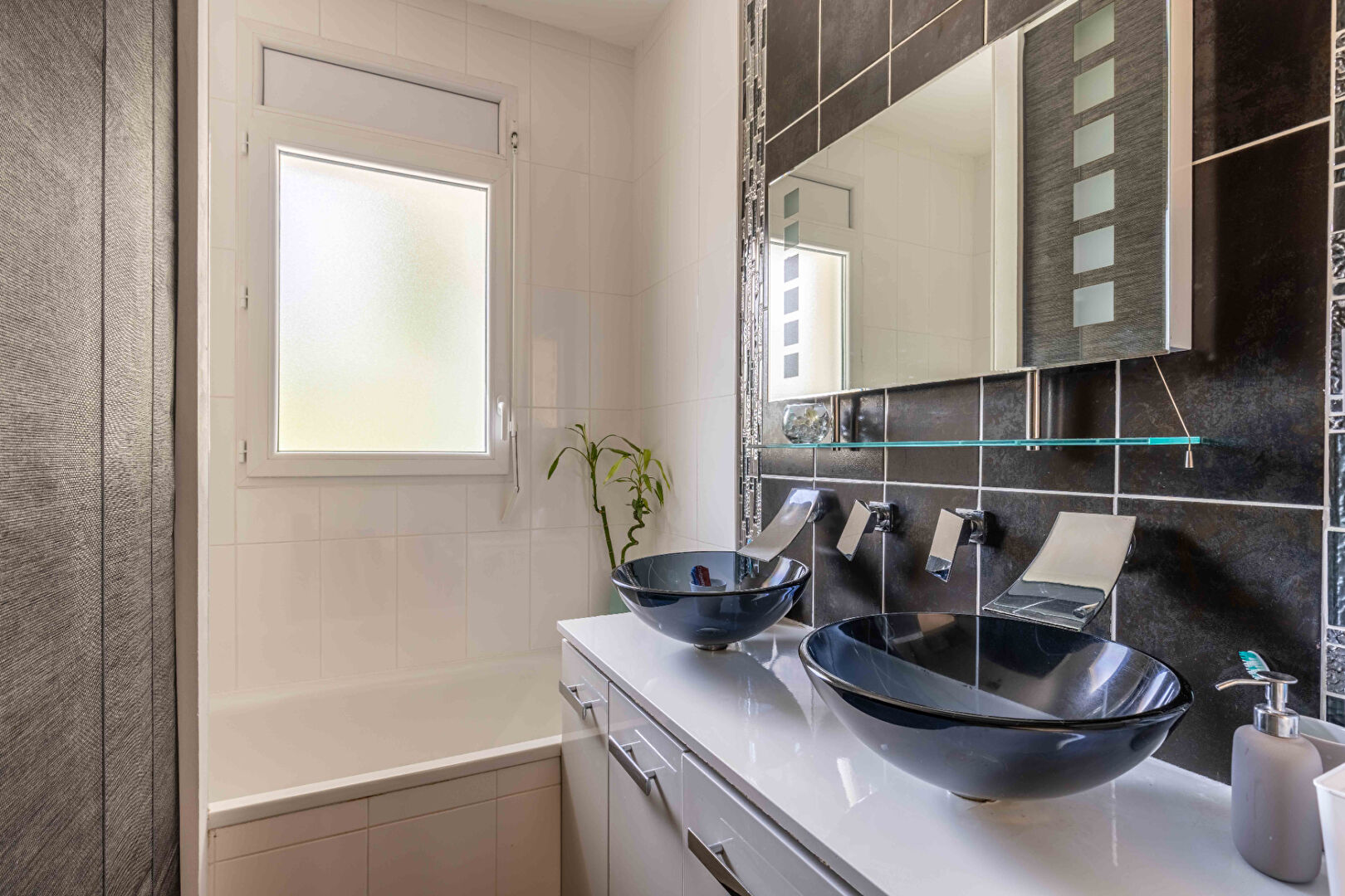 Photo Grand Duplex de type 4 - 87m2 - RENNES - Extérieurs, stationnement et cave. image 5/5