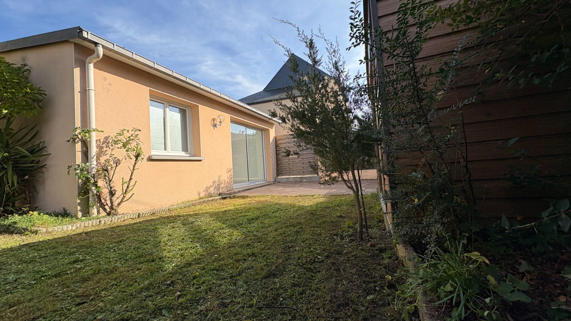 Photo Maison de ville 5 pièces 100m2 -Chartres de Bretagne Centre. image 2/6