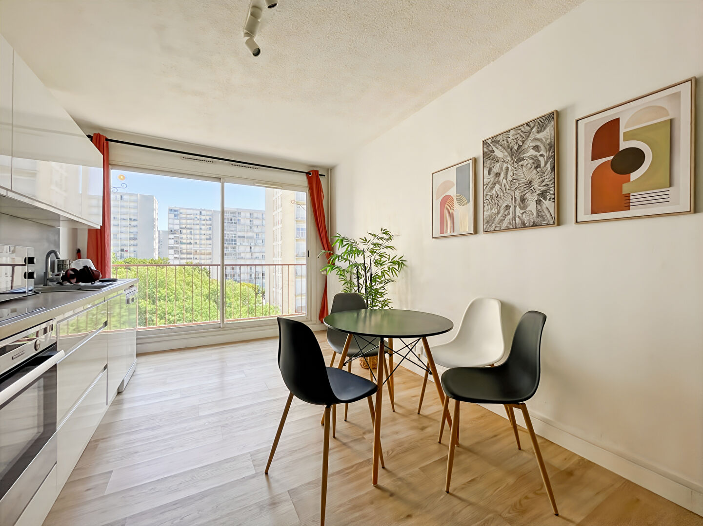 Photo A VENDRE - APPARTEMENT T4 - 2 BALCONS & UNE CAVE - RENNES image 2/6