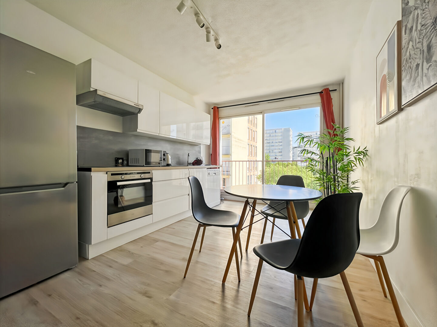 Photo A VENDRE - APPARTEMENT T4 - 2 BALCONS & UNE CAVE - RENNES image 4/6