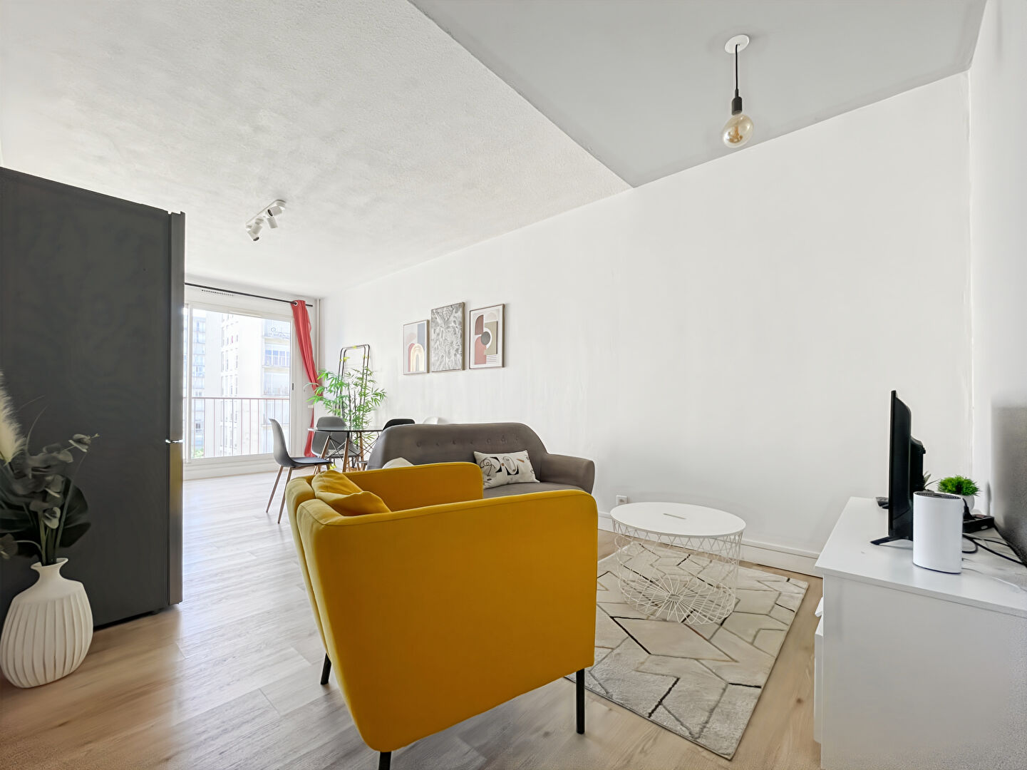 Photo A VENDRE - APPARTEMENT T4 - 2 BALCONS & UNE CAVE - RENNES image 5/6