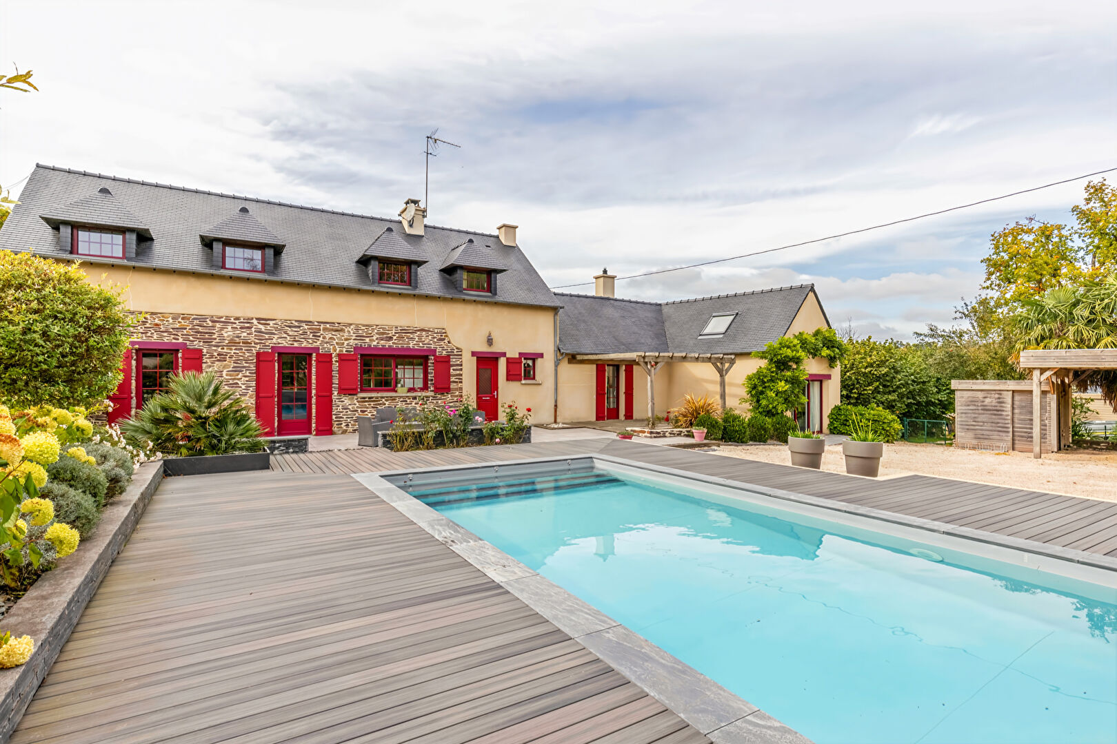 Photo MAISON - JARDIN - PISCINE - GARAGE - 230 M² HAB - À GOVEN À PROXIMITÉ DE BRUZ image 2/6