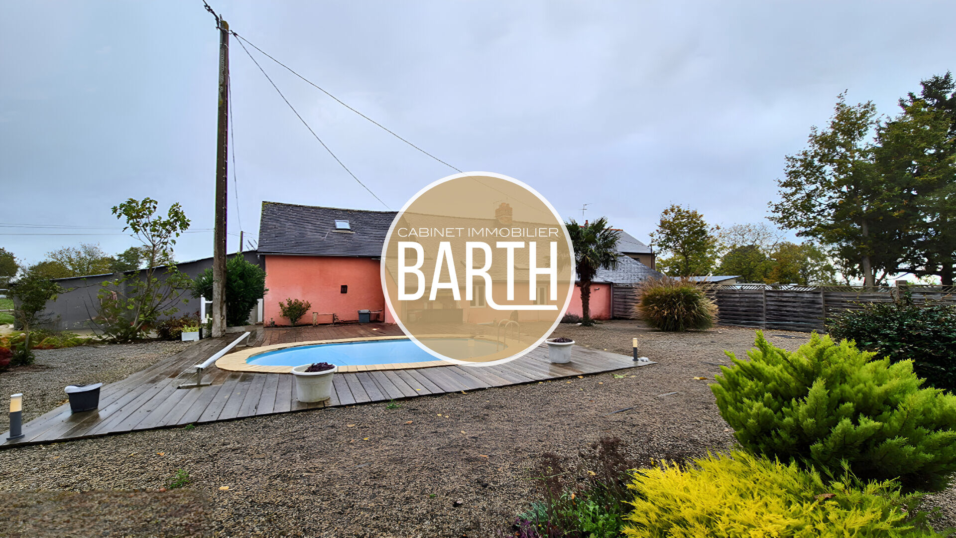 Longère 5 pièces 156 m² habitable.