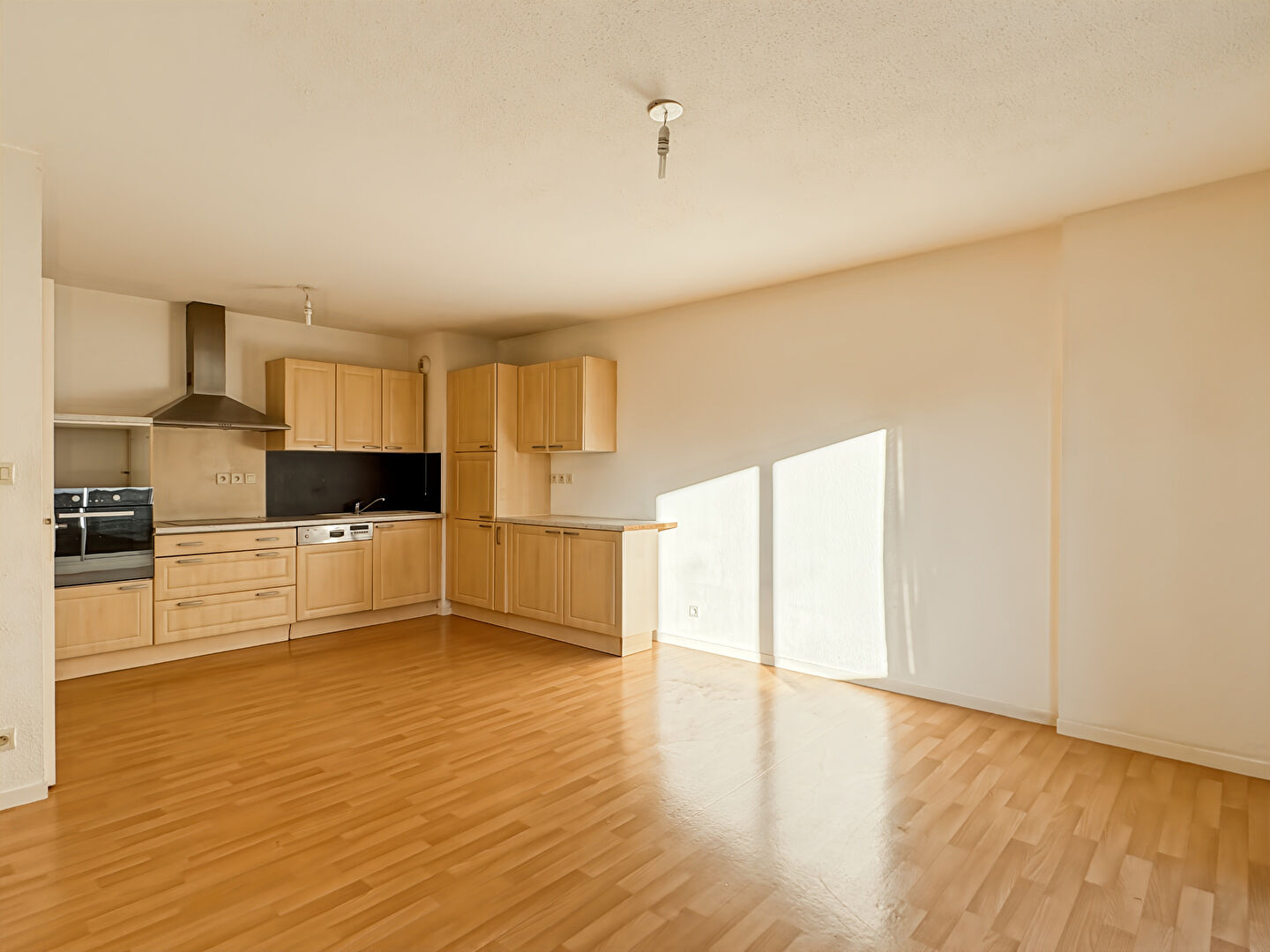 Photo EXCLUSIVITE - APPARTEMENT T2 - GARAGE - PARKING - BALCONBREAL-SOUS-MONTFORT image 2/6