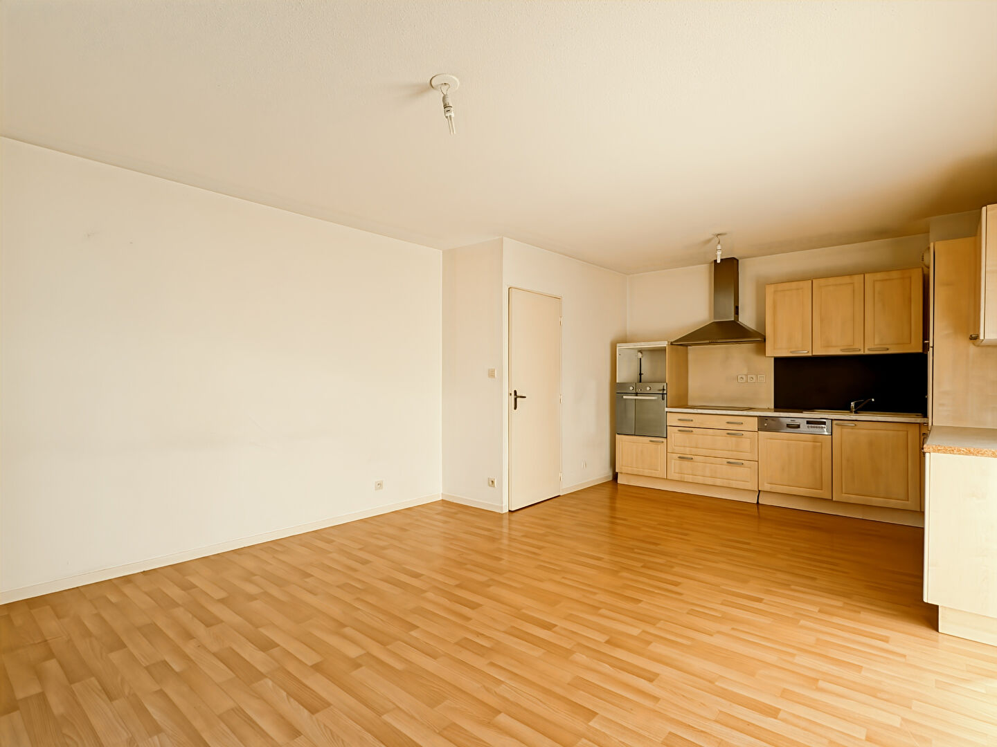 Photo EXCLUSIVITE - APPARTEMENT T2 - GARAGE - PARKING - BALCONBREAL-SOUS-MONTFORT image 4/6