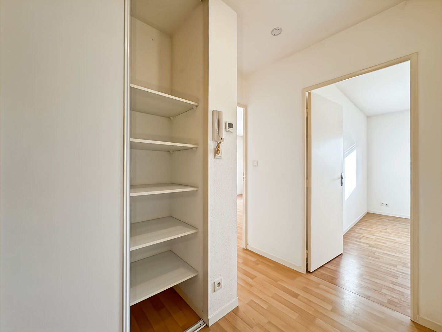 Photo EXCLUSIVITE - APPARTEMENT T2 - GARAGE - PARKING - BALCONBREAL-SOUS-MONTFORT image 6/6