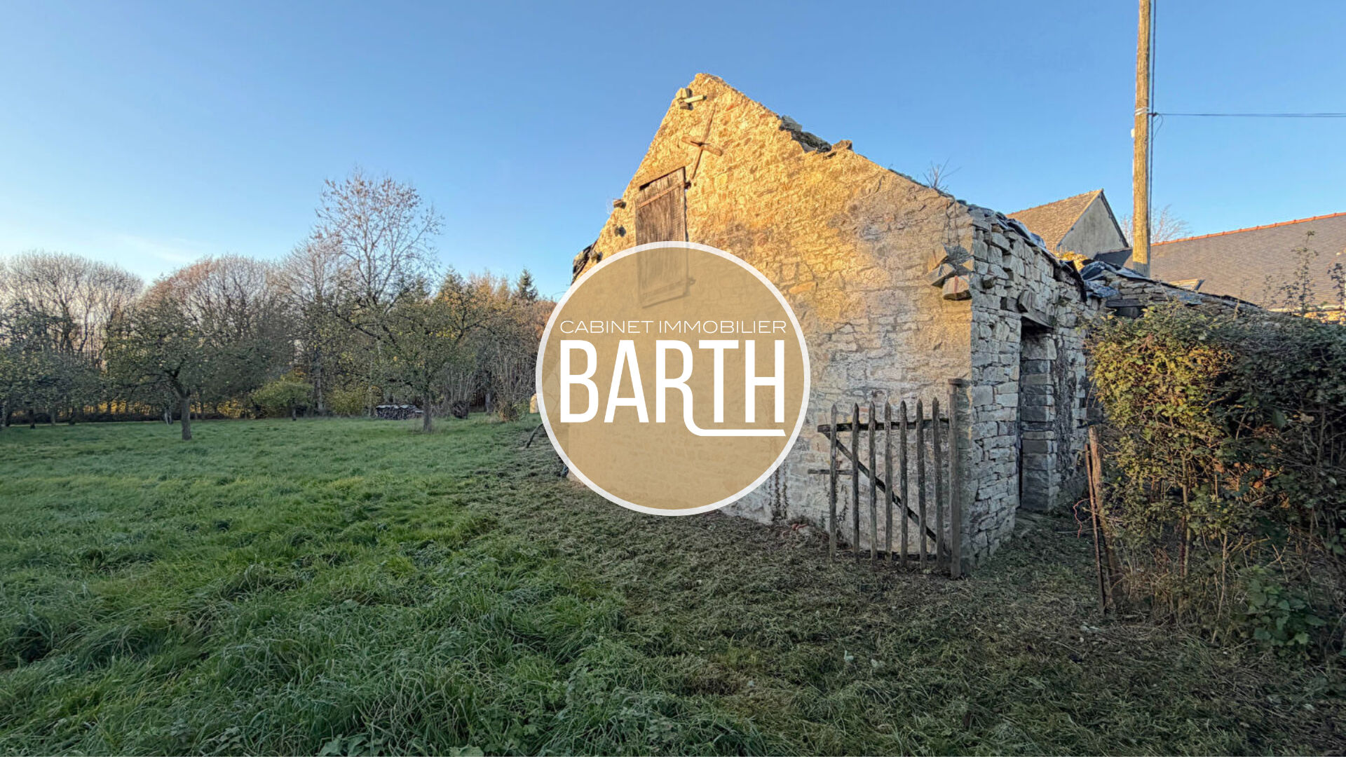 Maison en pierre à réhabiliter, terrain d'environ 800 m2