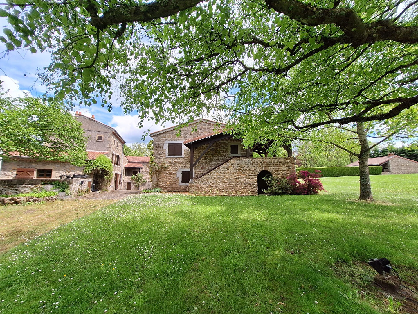 Photo Isserteaux, propriété de 350 m2 image 1/6