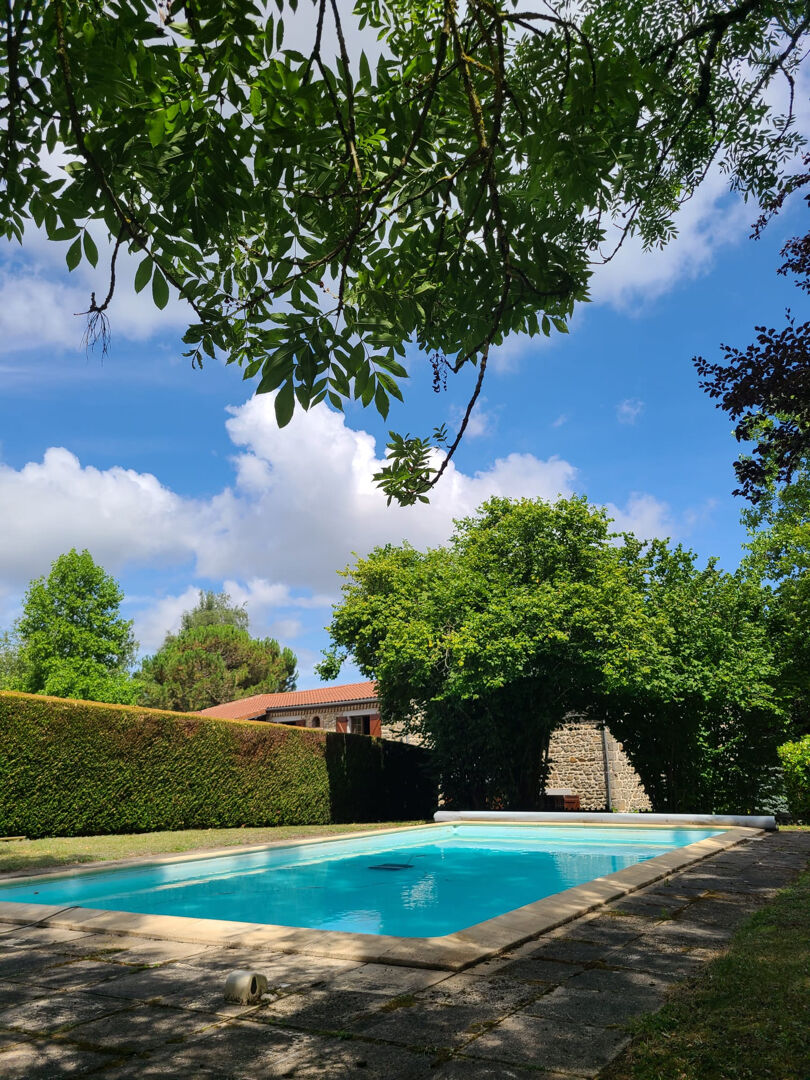 Photo Isserteaux, propriété de 350 m2 image 2/6