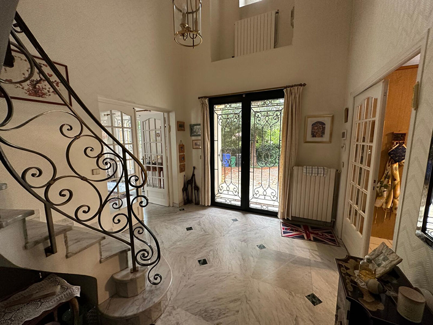 Photo LE RAINCY ? PROPRIÉTÉ FAMILIALE AVEC DÉPENDANCE ET PISCINE ? RARE SUR LE SECTEUR image 2/6