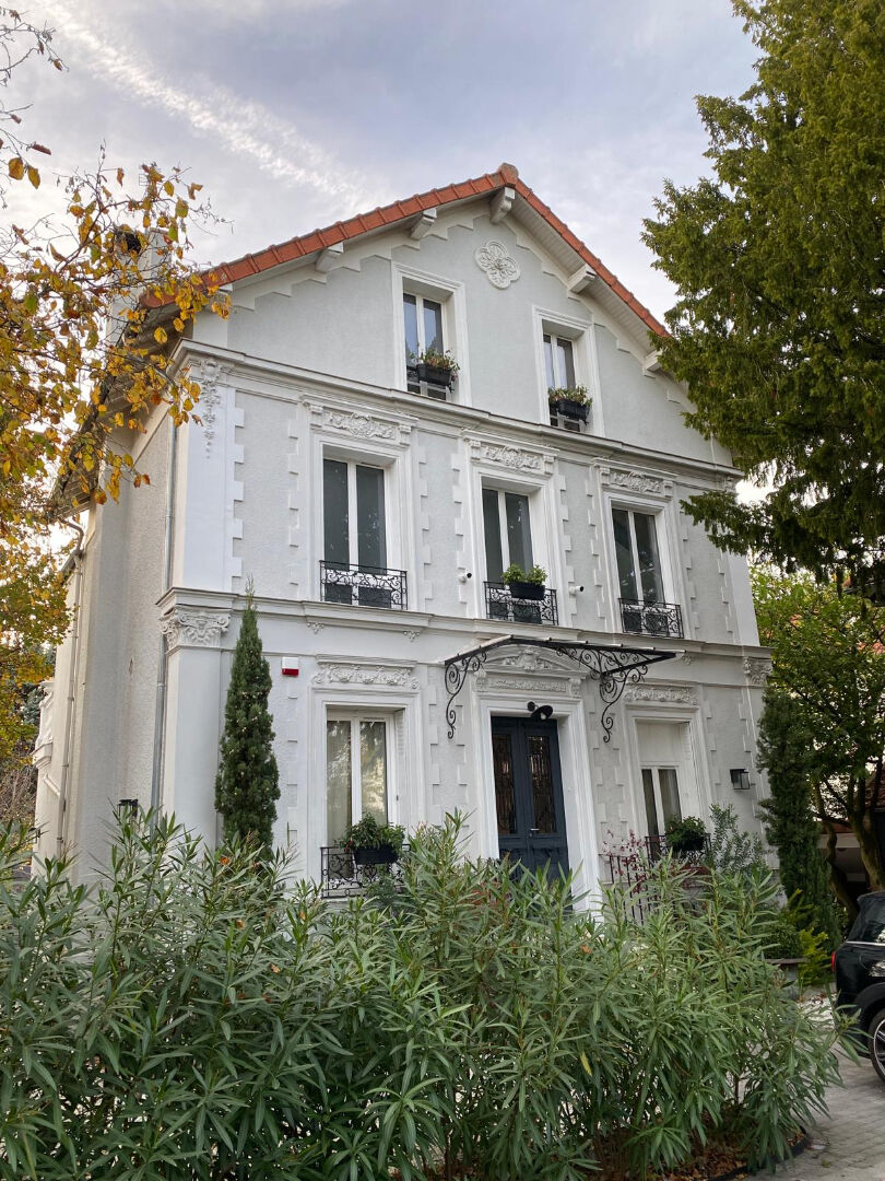 Élégante maison bourgeoise avec dépendances et jardin arboré de 870 m²