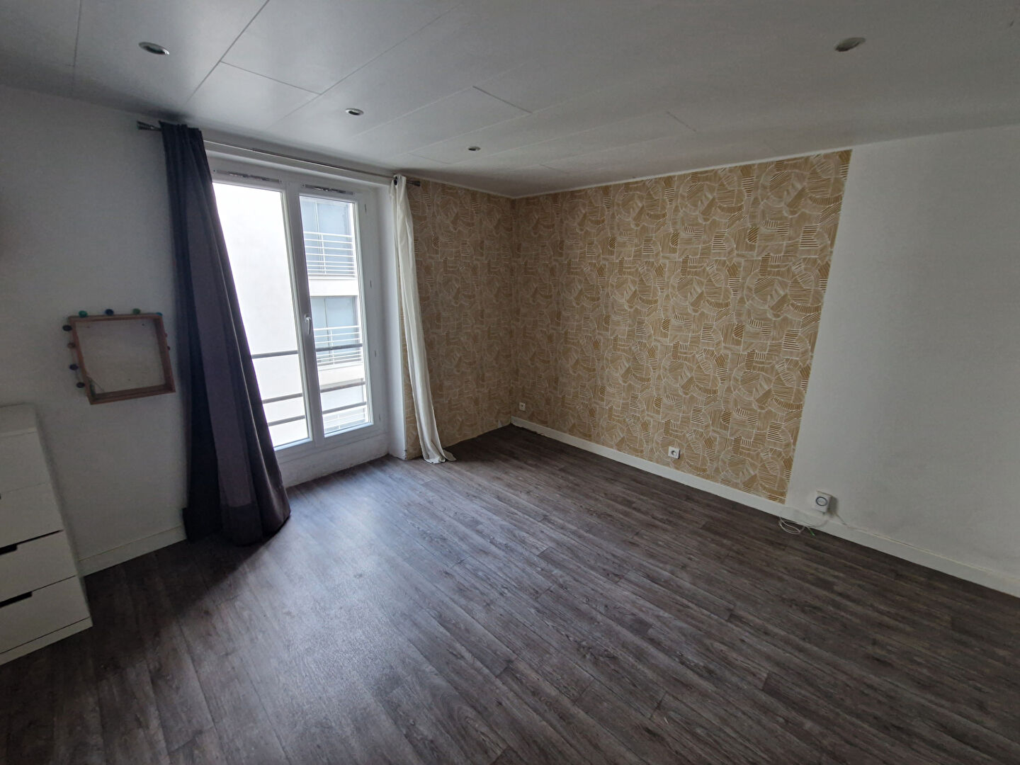 Photo STUDIO 21m2 -PLACE DE CLICHY-PARIS 75018 image 2/6