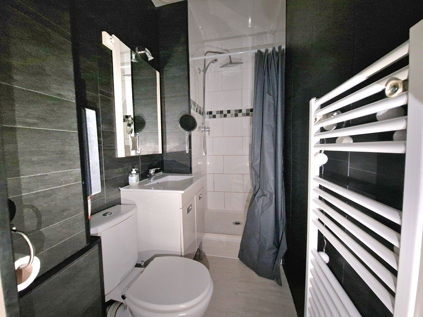 Photo STUDIO 21m2 -PLACE DE CLICHY-PARIS 75018 image 4/6
