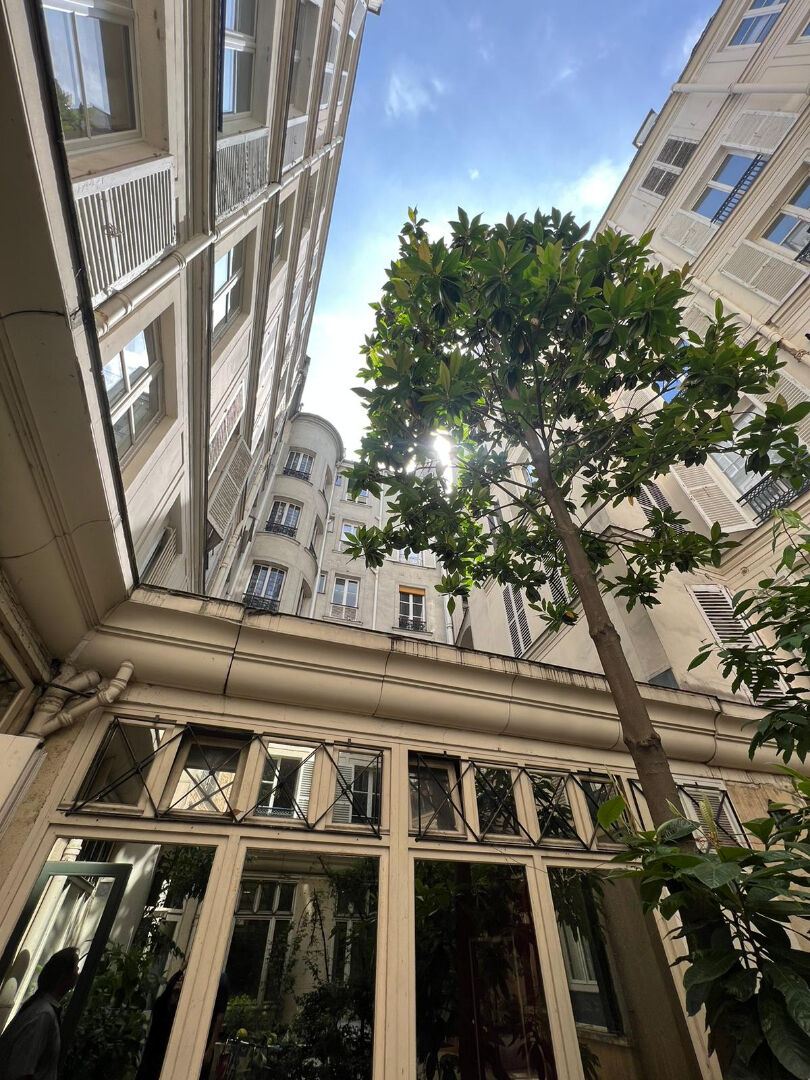 Photo COIFFEUR 100m2 - RUE RIVOLI - PARIS 75004 image 2/4