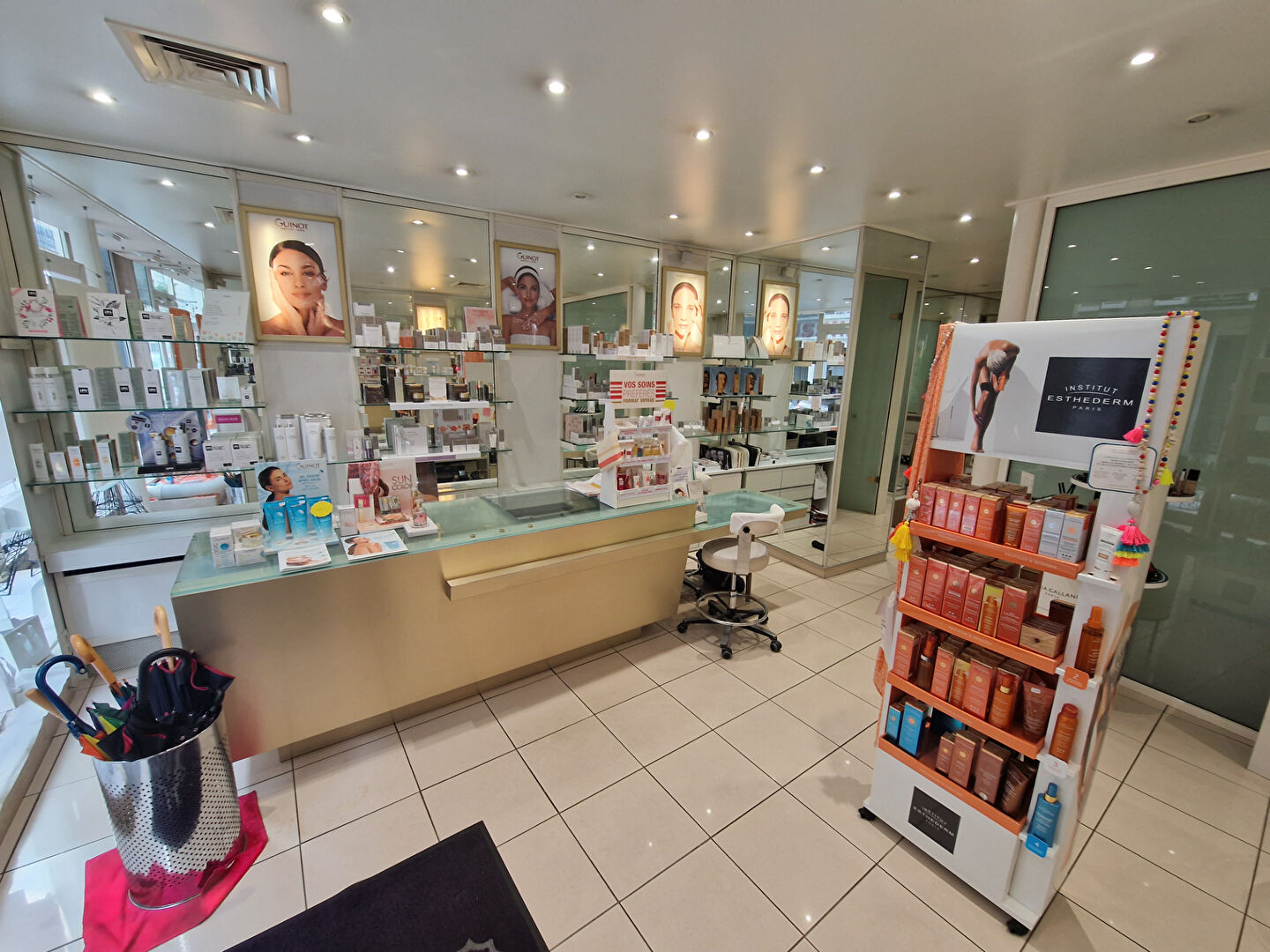 Photo BOUTIQUE 50m2 - RUE LABORDE - PARIS 75008 image 2/6