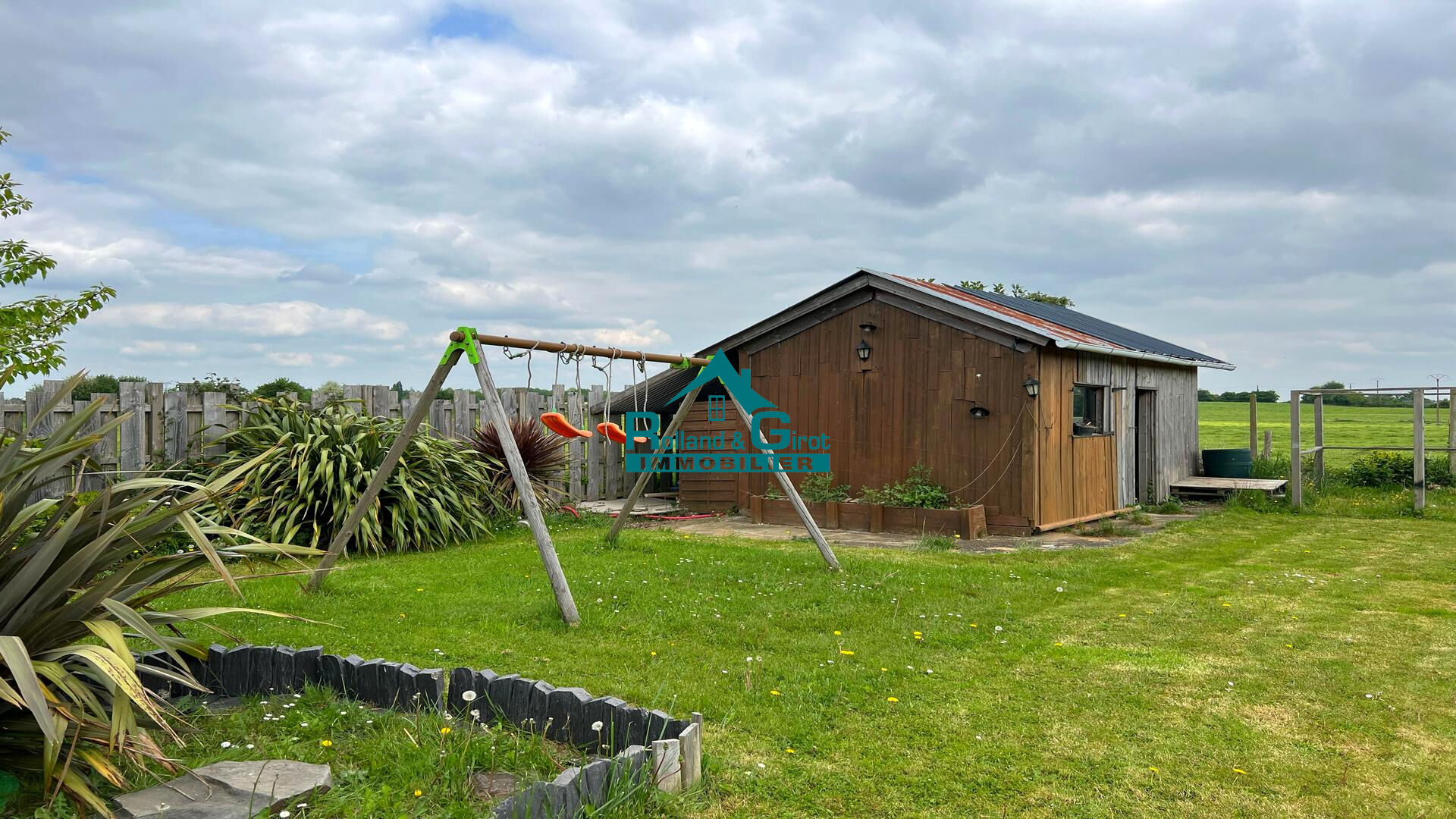 Photo Maison de campagne rénovée avec goût, intérieur moderne image 2/6